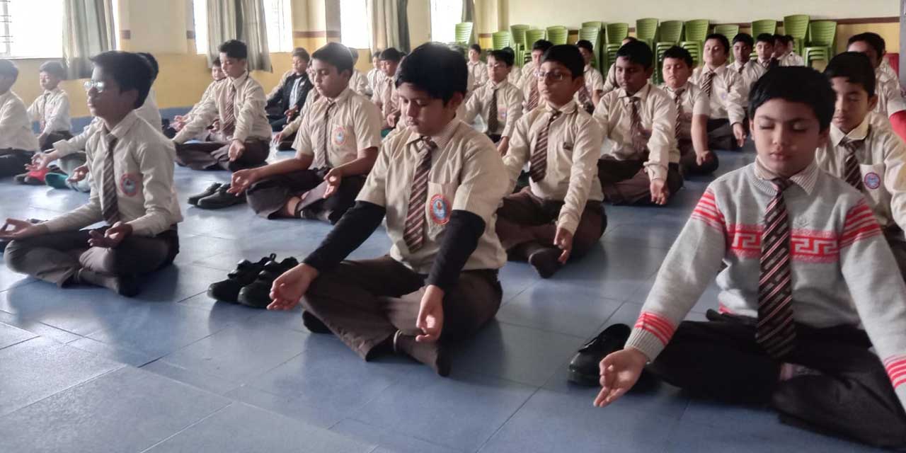 Yoga-Classes-by-IGIYS-yoga-trainer-at-home-yoga-instructor-teacher-classes-west-east-north-south-new-delhi